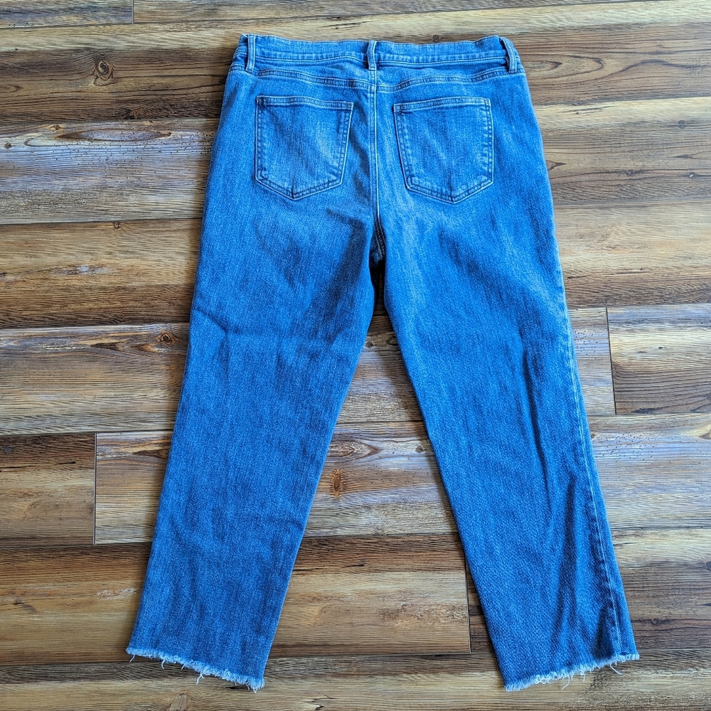 Loft Outlet Boyfriend High Waisted Med Wash Distressed Relaxed Fit Jeans Size 8 - Picture 5 of 11